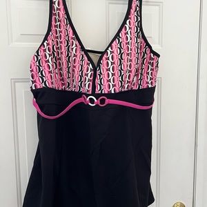 Women’s Plus bathing suit. Size 28w. Built in bra.